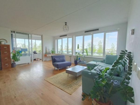 Spacious Apartment 12 mints to Center by Tram